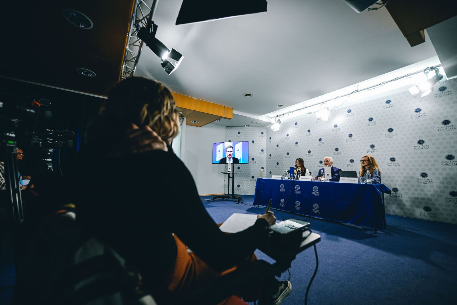 2000 students, 30 countries, 25 study programs, one university - Alma ...